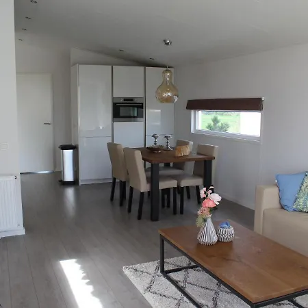 بيت للعطل Chic With Sauna بيميلين