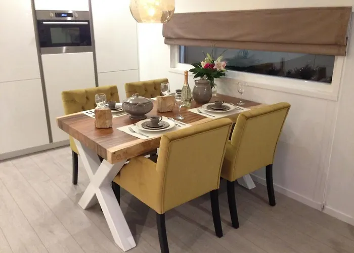 Vakantiehuis Chic With Sauna